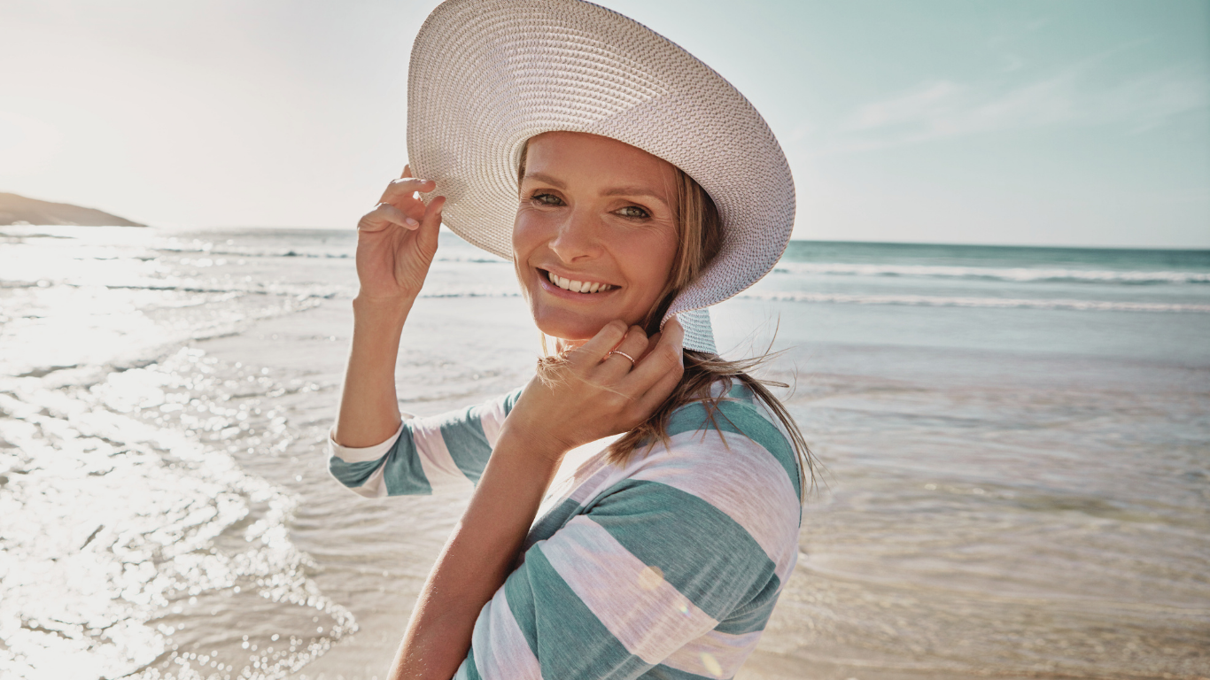 Bronzer sans vieillir : 5 idées reçues sur le soleil après 40 ans