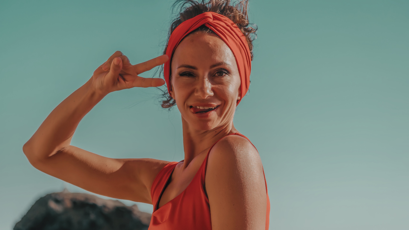 Vivre un été radieux après 50 ans : beauté et rituels essentiels