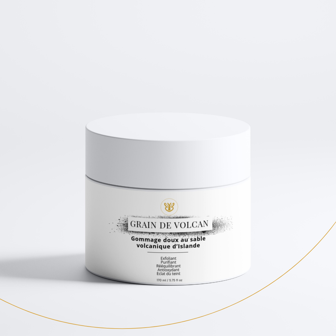 Produit cosmétique naturel Belle après 40 ans, gommage doux au sable volcanique et fruits rouges.